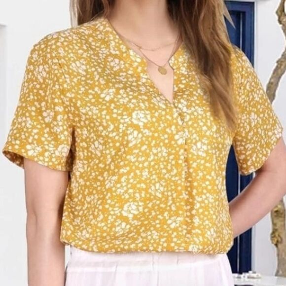 Timeson Women's V-Neck Short Sleeve Curved Hem Floral Chiffon Blouse - Picture 2 of 15